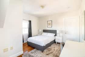 私人房间 正在以 $1,168 的月租出租，其位于 Brighton, Montcalm Ave