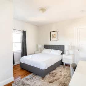 私人房间 正在以 $1,221 的月租出租，其位于 Brighton, Montcalm Ave