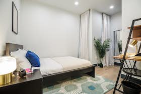 Отдельная комната сдается в аренду за 1 798 € в месяц в Garfield, Columbus Ave