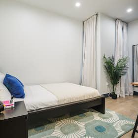Отдельная комната сдается в аренду за $2,139 в месяц в Garfield, Columbus Ave