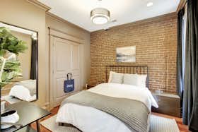 Отдельная комната сдается в аренду за $1,049 в месяц в Washington, D.C., 9th St NE