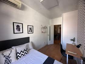 Private room for rent for €620 per month in Madrid, Calle de Orense