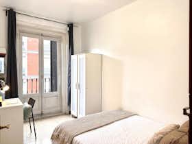 Private room for rent for €660 per month in Madrid, Calle de Atocha