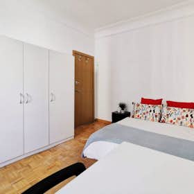 Private room for rent for €680 per month in Madrid, Calle de Atocha