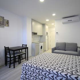 Studio for rent for €950 per month in Madrid, Calle de Monederos