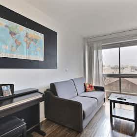 Apartment for rent for €1,378 per month in Paris, Villa Curial