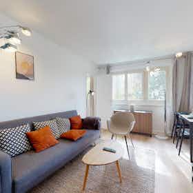 Private room for rent for €678 per month in Clichy, Boulevard Jean Jaurès