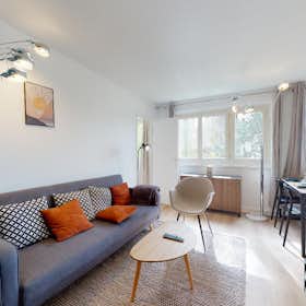 Private room for rent for €678 per month in Clichy, Boulevard Jean Jaurès