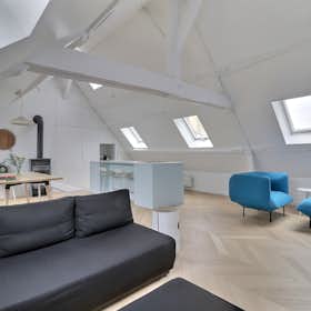 Apartment for rent for €3,392 per month in Paris, Rue Meslay