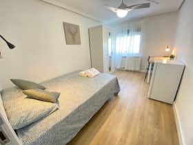 私人房间 正在以 €500 的月租出租，其位于 Madrid, Calle de Benalmádena