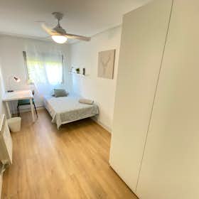Private room for rent for €360 per month in Madrid, Calle de Benalmádena