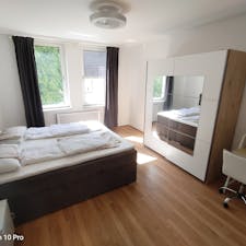 Apartment for rent for €1,860 per month in Essen, Gervinusstraße