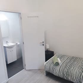 私人房间 正在以 €430 的月租出租，其位于 Morlanwelz, Grand Rue