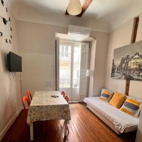 Apartment for rent for €2,240 per month in Madrid, Calle de Espoz y Mina