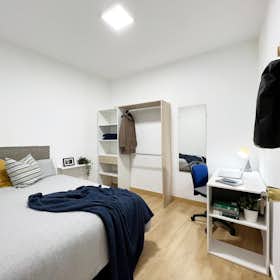Private room for rent for €600 per month in Madrid, Calle de Tribulete