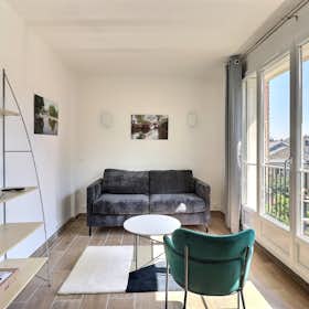 Studio for rent for €1,378 per month in Paris, Rue Vauvenargues