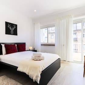 Apartment for rent for €1,426 per month in Lisbon, Rua António Pedro