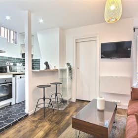 Apartment for rent for €1,760 per month in Paris, Rue de la Vieuville