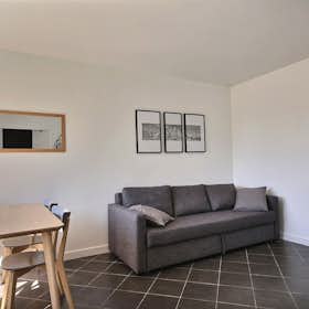 Studio for rent for €1,299 per month in Vincennes, Avenue de Paris