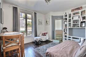 公寓 正在以 €1,486 的月租出租，其位于 Paris, Rue Montcalm