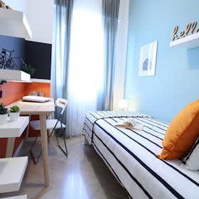 Private room for rent for €490 per month in Brescia, Via Guido Zadei