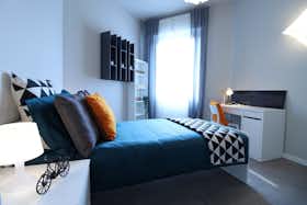 Private room for rent for €500 per month in Brescia, Via Antonio Schivardi
