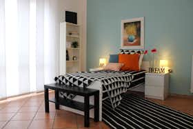 Private room for rent for €550 per month in Brescia, Via Ambaraga