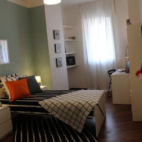 Private room for rent for €520 per month in Brescia, Viale Europa
