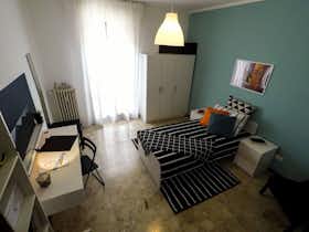 Private room for rent for €520 per month in Brescia, Via Bligny