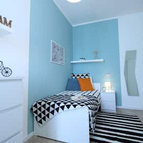 Private room for rent for €470 per month in Brescia, Via Guido Zadei