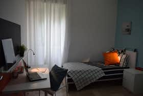 Private room for rent for €470 per month in Brescia, Via Guido Zadei