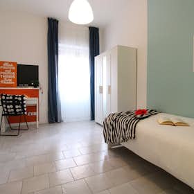 私人房间 正在以 €470 的月租出租，其位于 Brescia, Via Alessandro Manzoni