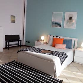 Private room for rent for €650 per month in Brescia, Piazzale Cesare Battisti
