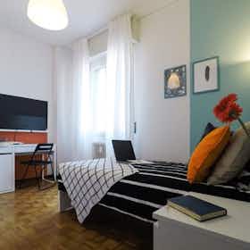 Pokój prywatny do wynajęcia za 470 € miesięcznie w mieście Brescia, Via Pusterla