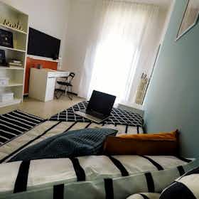 Privé kamer te huur voor € 490 per maand in Brescia, Via Bligny