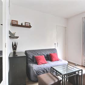 Apartment for rent for €1,367 per month in Paris, Rue Davy