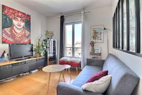 Apartment for rent for €1,717 per month in Paris, Rue des Trois Frères