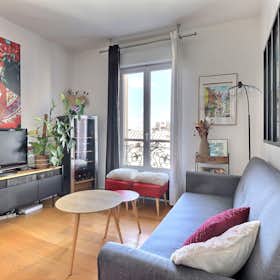 Apartment for rent for €1,717 per month in Paris, Rue des Trois Frères