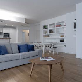 Apartment for rent for €3,275 per month in Milan, Via Francesco Koristka