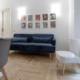 Apartment for rent for €2,570 per month in Milan, Via Pontaccio