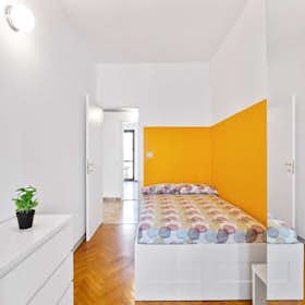Private room for rent for €925 per month in Milan, Via André-Marie Ampère