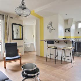 Apartment for rent for €2,129 per month in Paris, Rue Dussoubs