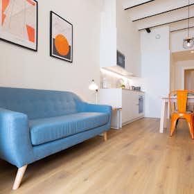 Apartment for rent for €1,690 per month in Barcelona, Passeig de Sant Joan