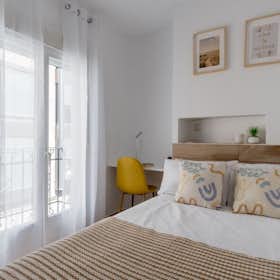 Private room for rent for €630 per month in Madrid, Calle de Ana María