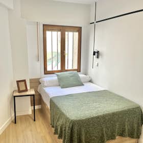 Private room for rent for €645 per month in Madrid, Calle del Petirrojo