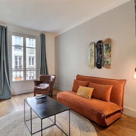 Studio for rent for €2,071 per month in Paris, Rue de Montreuil
