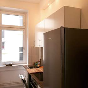 Private room for rent for €765 per month in Frankfurt am Main, Robert-Mayer-Straße
