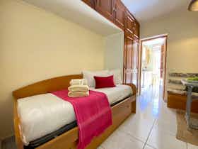 Appartement te huur voor € 866 per maand in Faro, Largo António Ferreira da Araújo