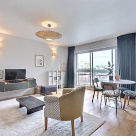 Apartment for rent for €3,103 per month in Paris, Rue Guersant