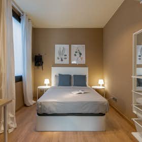 Private room for rent for €749 per month in Barcelona, Ronda de la Universitat